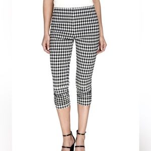 Beautiful slim fit Retro Gingham capris. Sz S. NWOT.